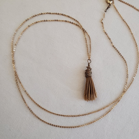 Sarah Briggs gold mini tassel necklace - Picture 1 of 3